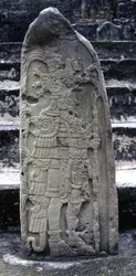 Stèle 9 de Tikal, période classique ancienne, 475 apr. J.-C.
